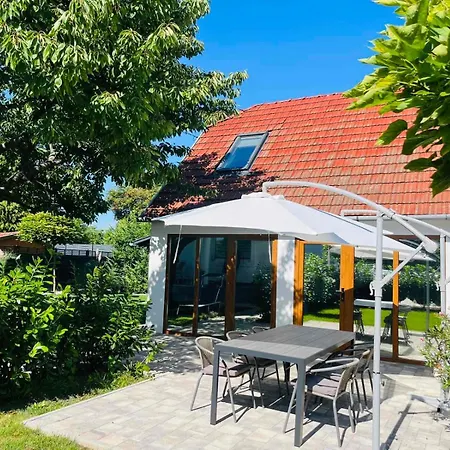 Villa Lake Apartment